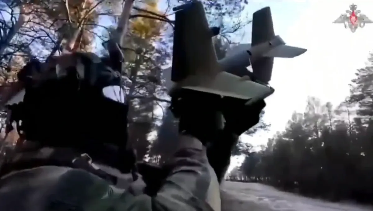 ロシア兵が発進させるヨールカ迎撃ドローン