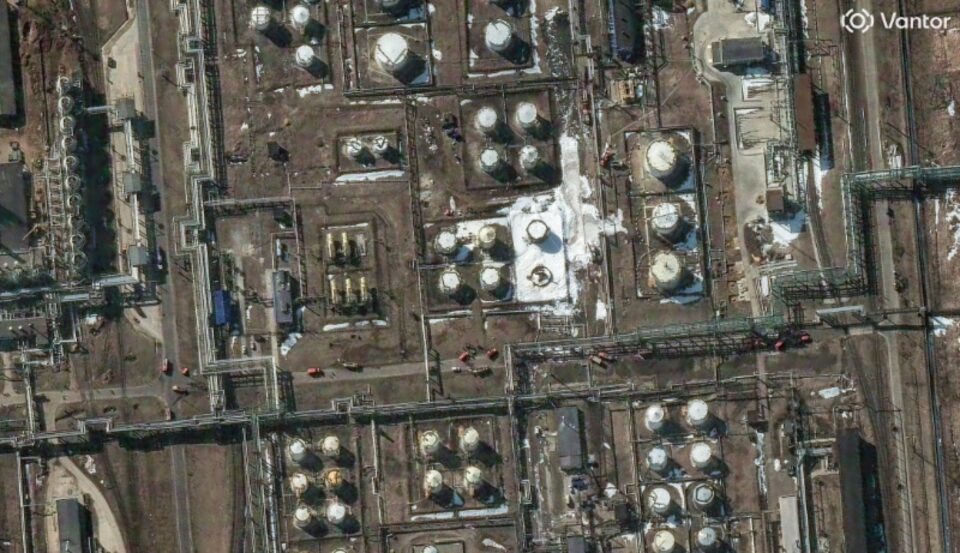 ドローン攻撃を受けたロシア石油施設の衛星画像